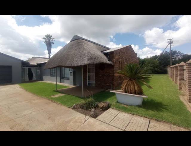 3 BEDROOM HOUSE FOR SALE IN RIVERSDALE